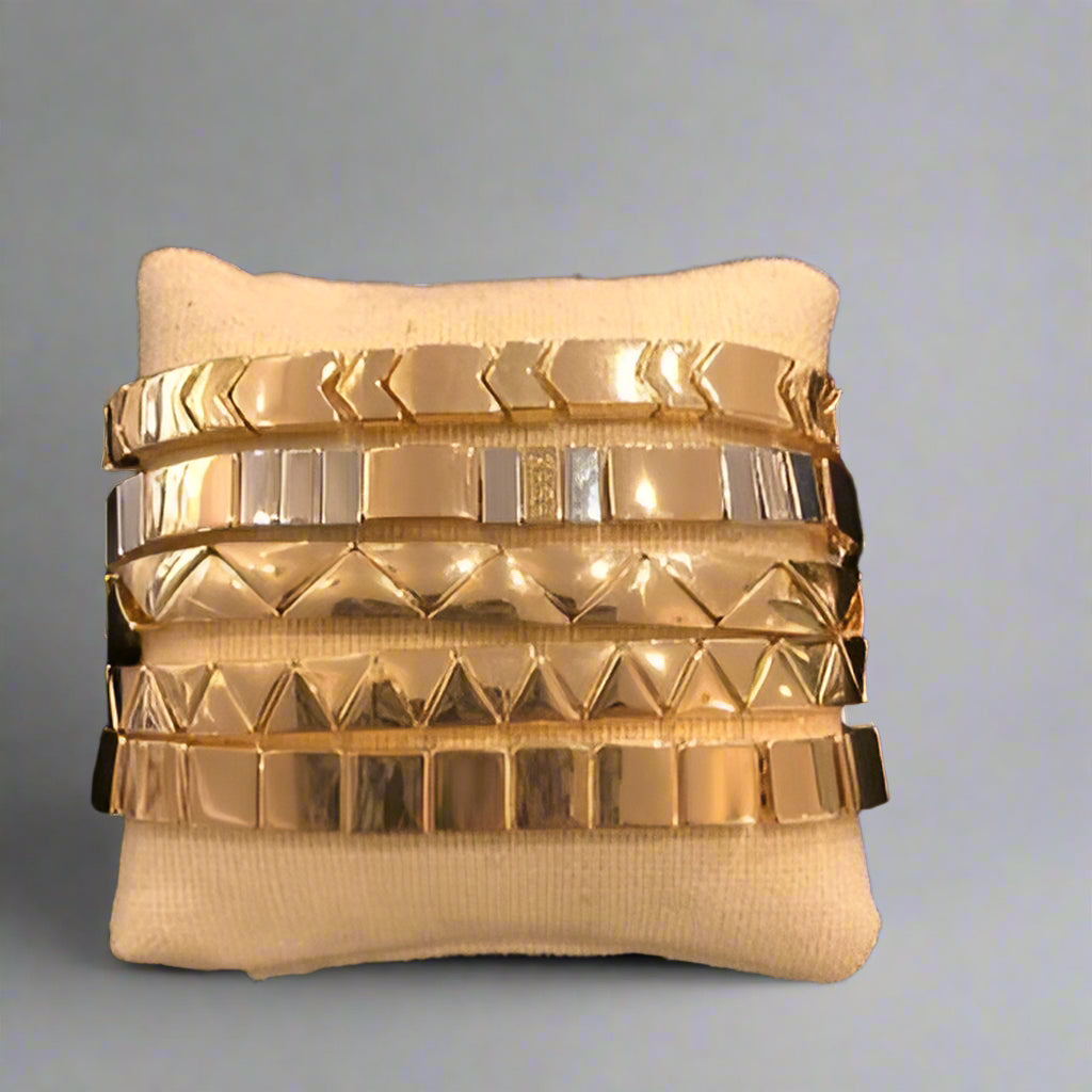 GOLD SKINNY CHEVRON DESIGN BRACELET