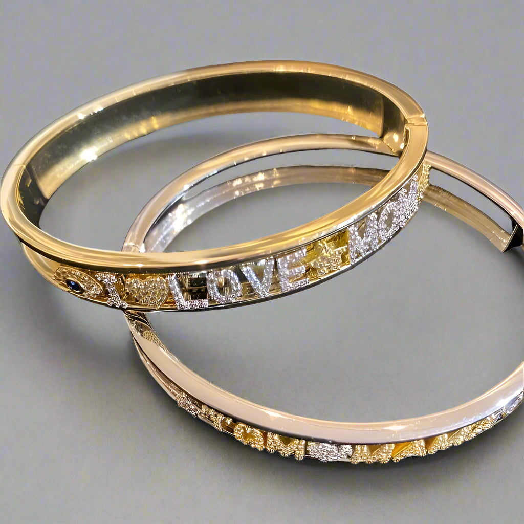 GOLD FLOATING MOM CHARM BANGLE