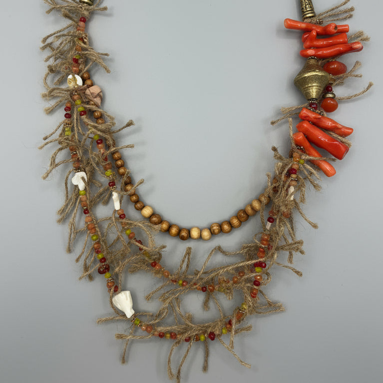 CORAL LUCKY CLOVER WOOD NECKLACE