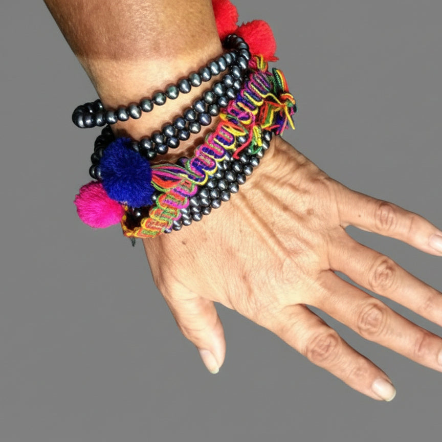 PEARL AND POM POM BRACELET