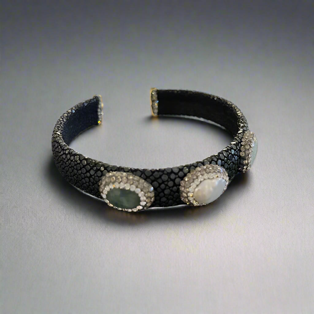 PEARL DRUZU SNAKE CUFF