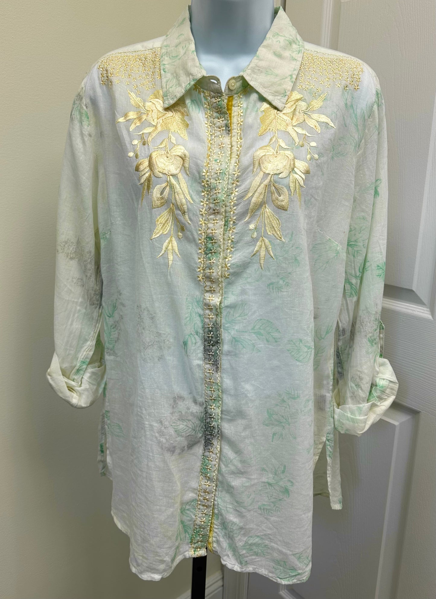 GREEN LEAVES GOLD EMBROIDERY