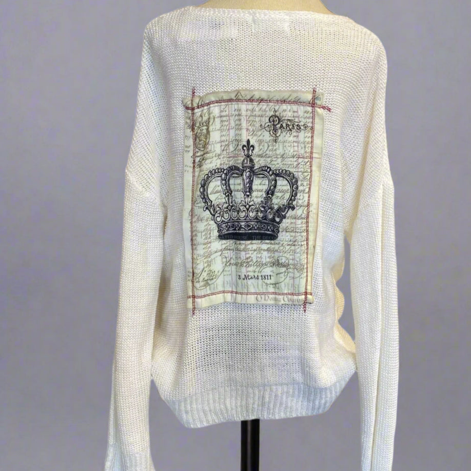 WHITE SWEATER W/ BACK PATCH