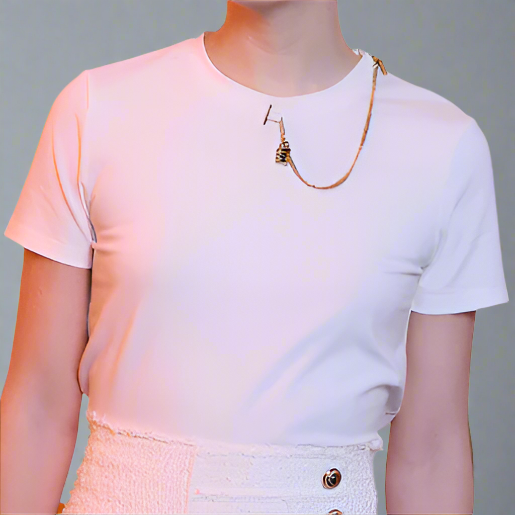 BASIC T-SHIRT WITH GOLD CHAIN