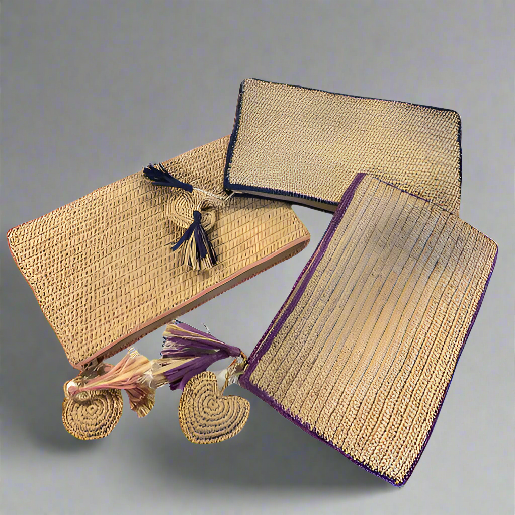 LINED HEART POUCH