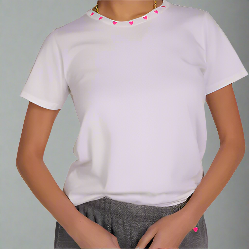 HALL TEE WITH HEART STUD