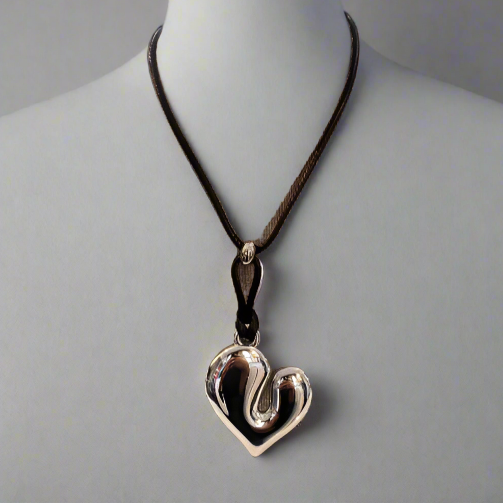 SMALL SILVER HEART PENDANT