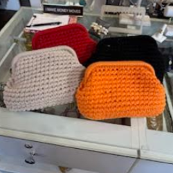 RAFFIA POUCH