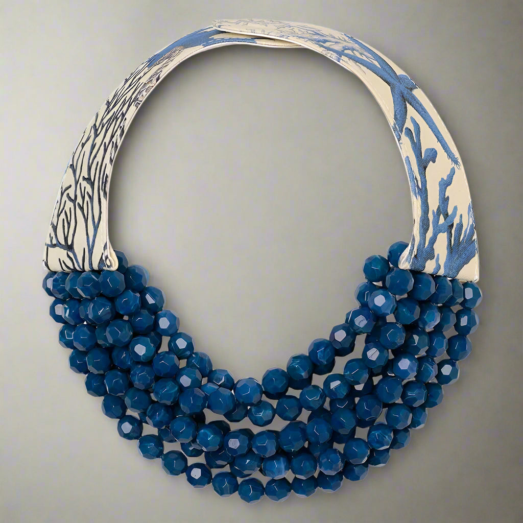 BELLA FLORAL PRINT RESIN NECKLACE