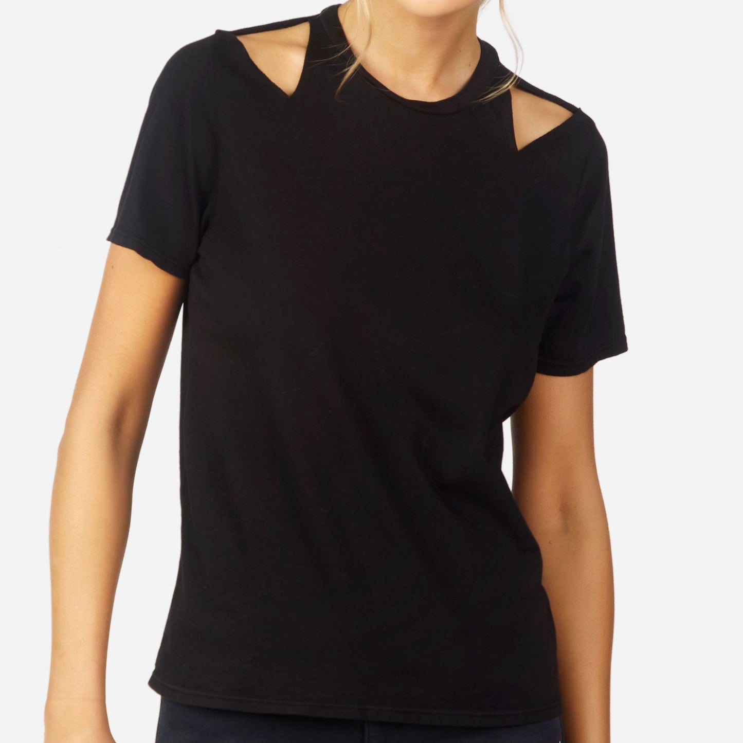 NELLE CUTOUT CREW NECK TEE