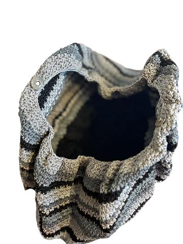 ASSORTED WOVEN CLUTCH