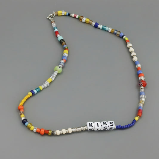 HAPPY GLASS KISS BEADED NECKLACE