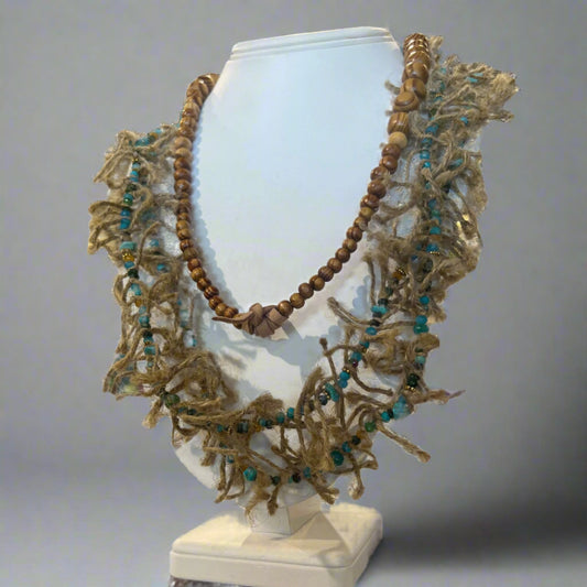 TURQUOISE WOOD CLOVER LUCKY NECKLACE