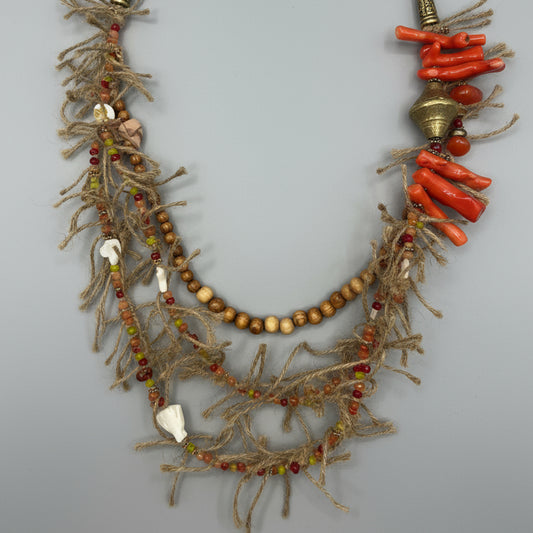 CORAL LUCKY CLOVER WOOD NECKLACE