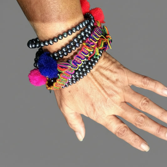 PEARL AND POM POM BRACELET