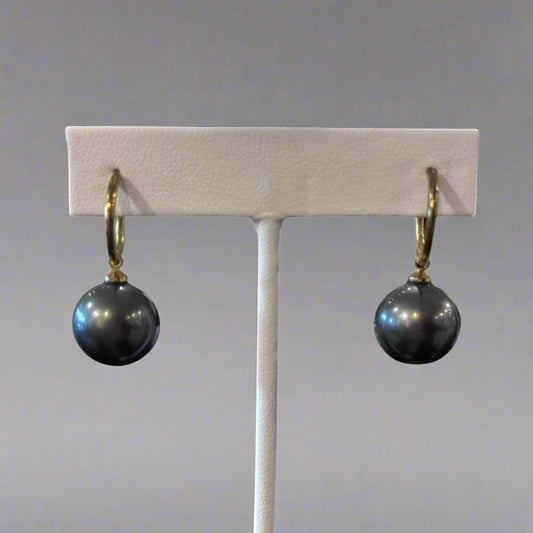 BLACK PEARLS HOOP EARRING