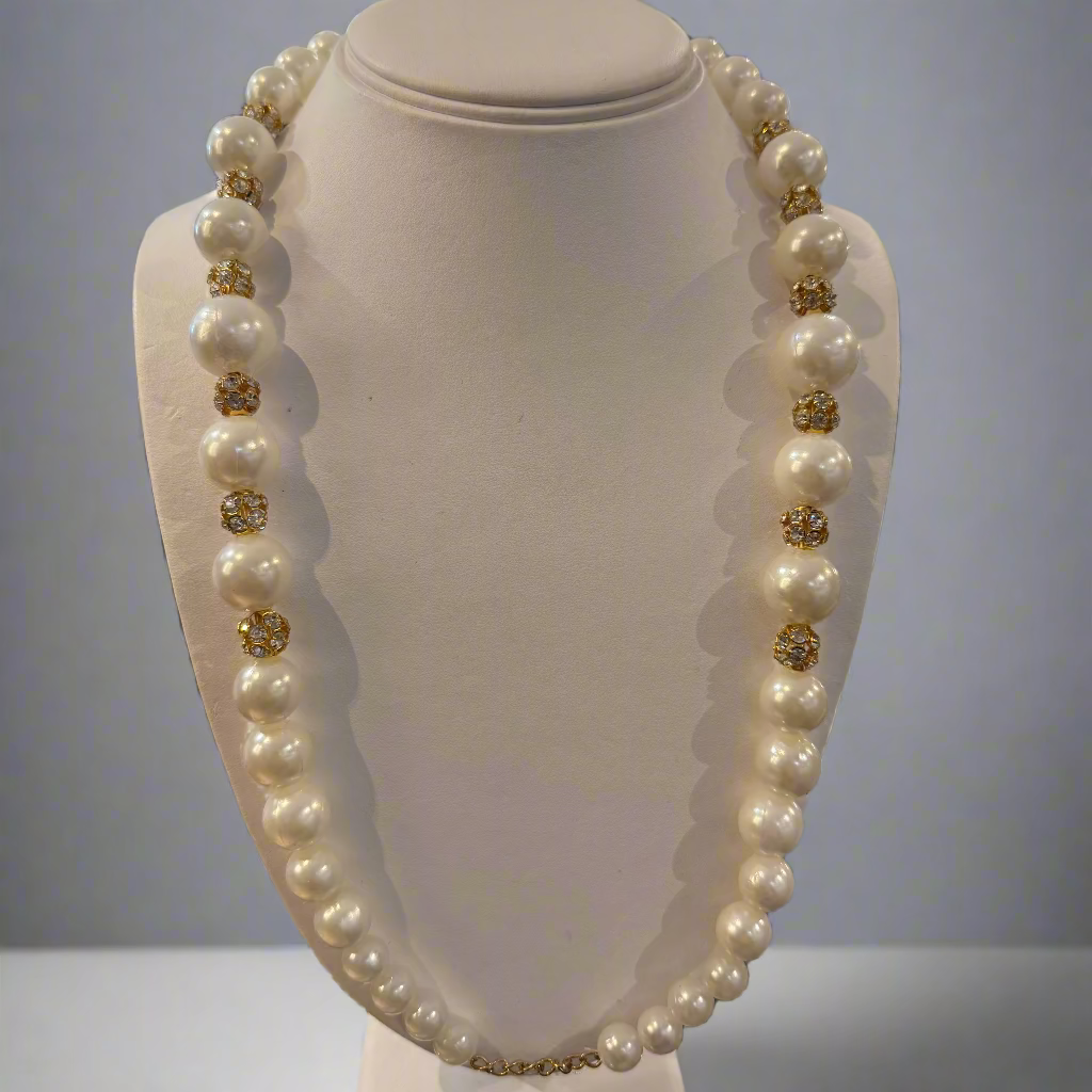 PEARL NECKLACE WITH GOLD