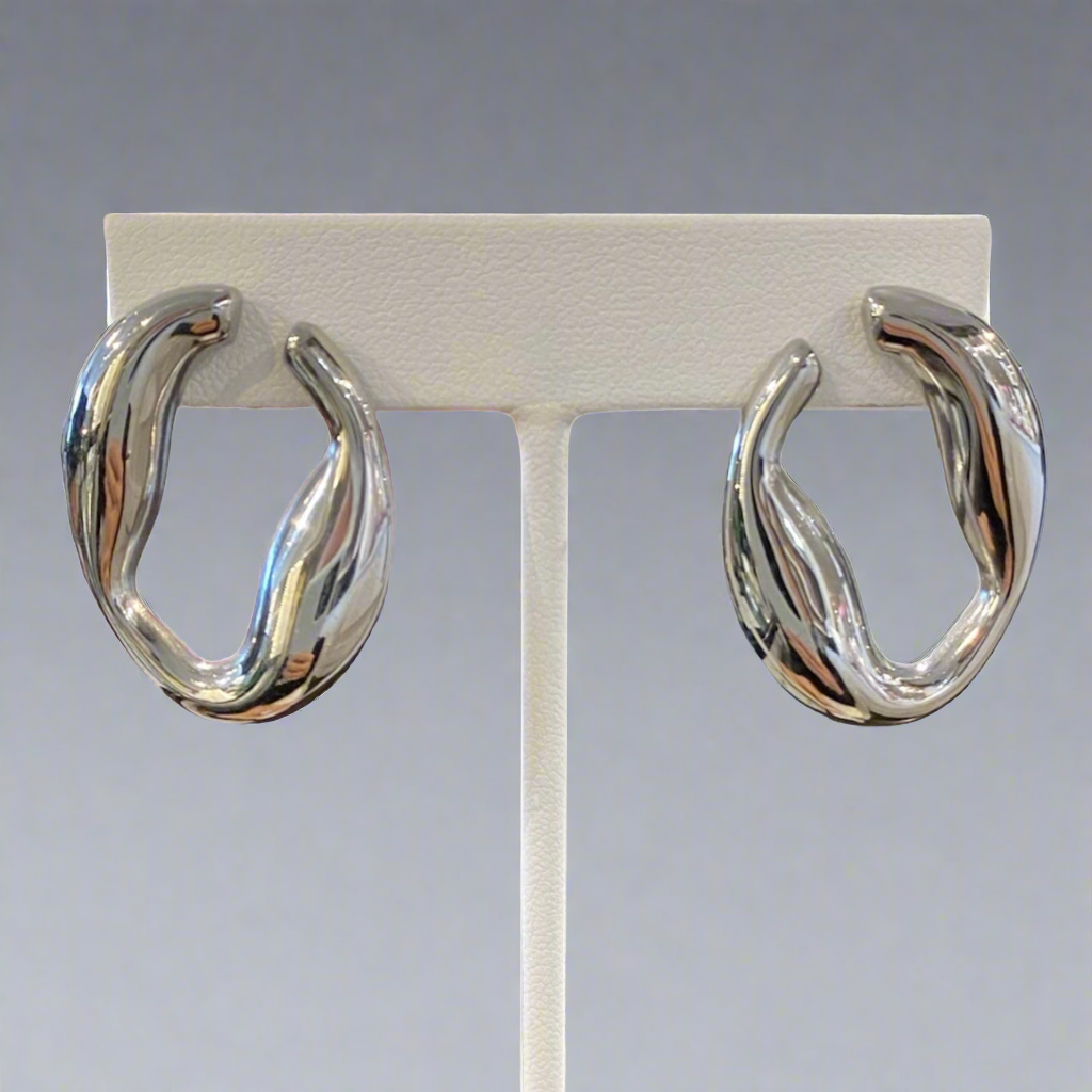 TWISTY EARRING