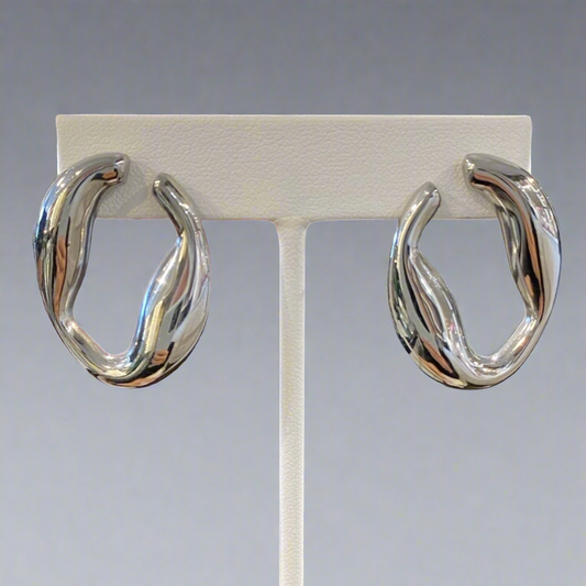 TWISTY EARRING