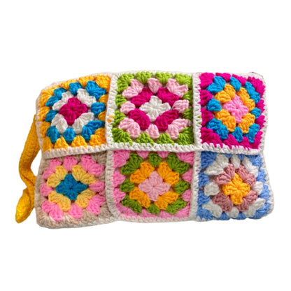 BLACK/WHITE/NATURAL GRANNY SQUARE CLUTCH