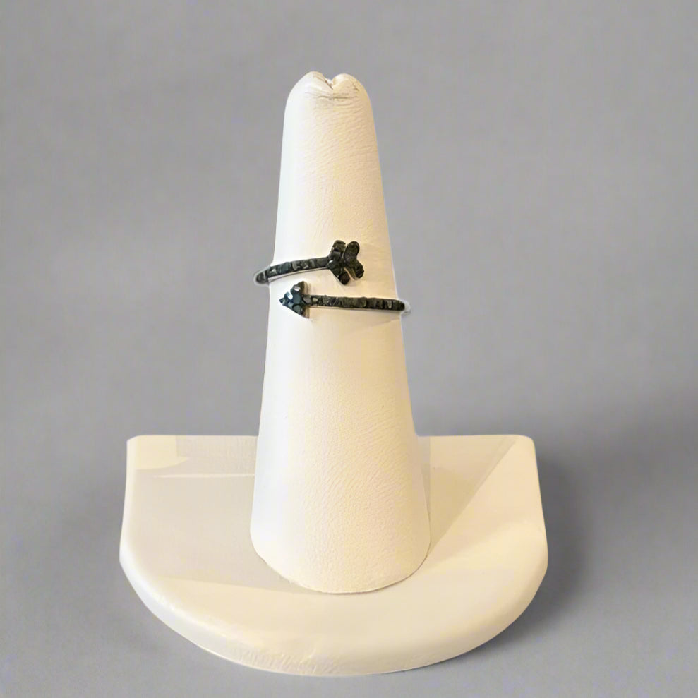 BLACK DIA OPEN ARROW RING