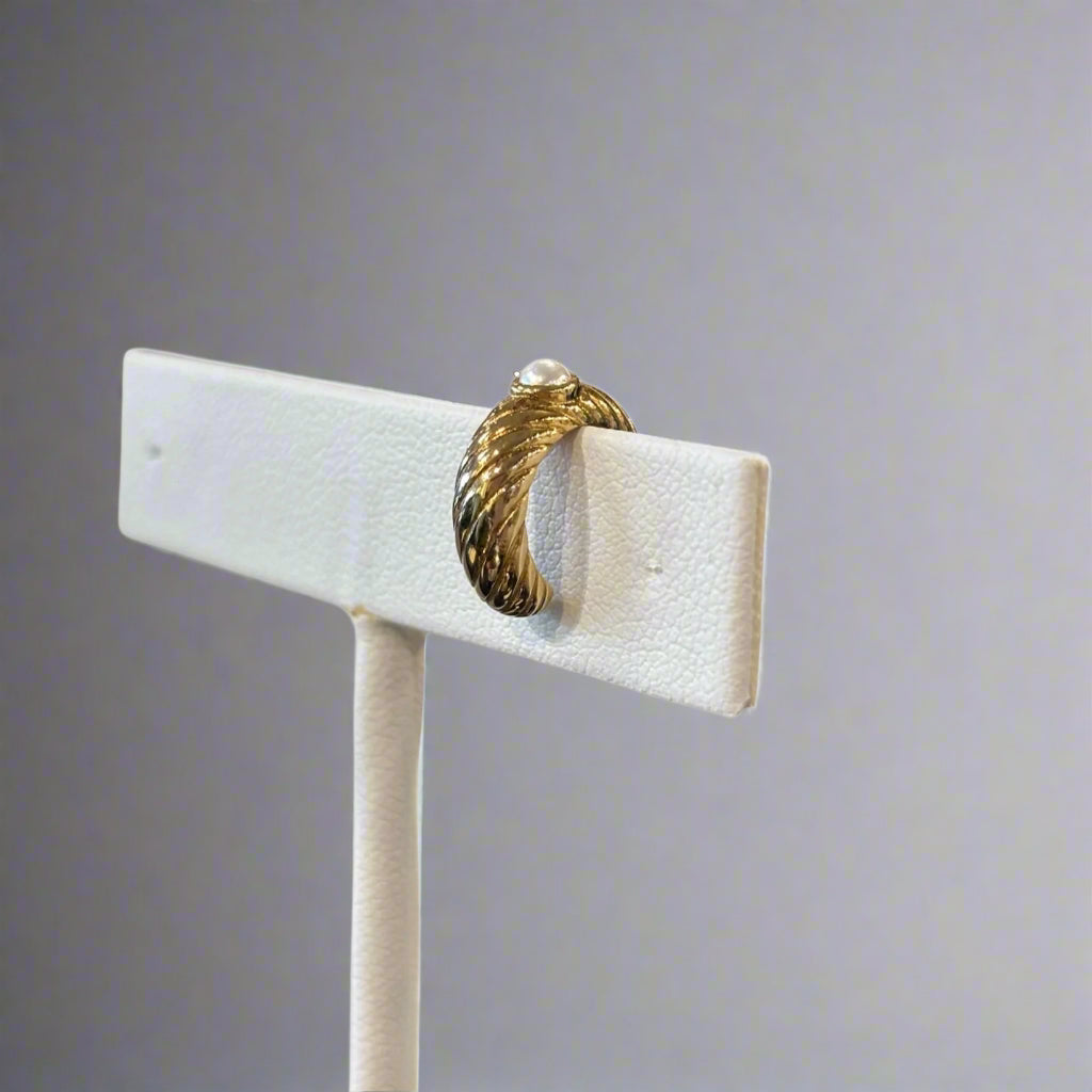 GOLD PEARL EAR CUFF