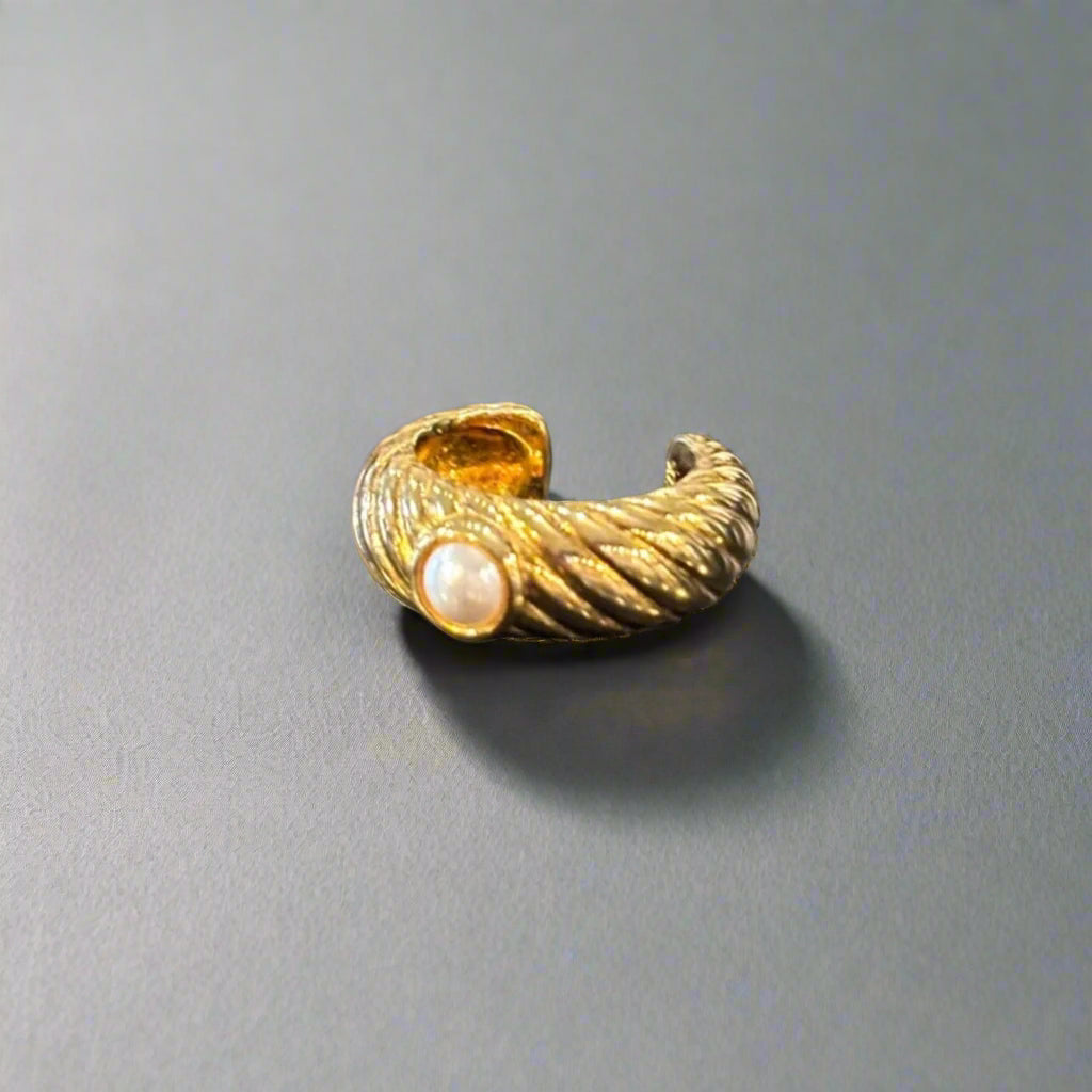 GOLD PEARL EAR CUFF