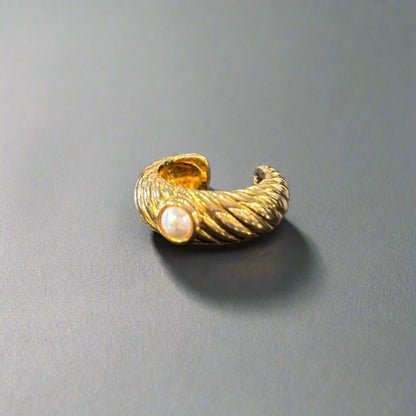 GOLD PEARL EAR CUFF