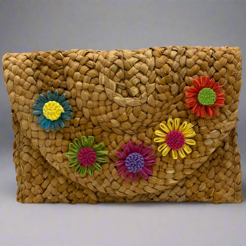 RAFFIA FLOWER CLUTCH