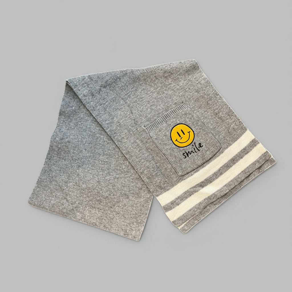 SMILE SCARF WITH POCKETS GREY