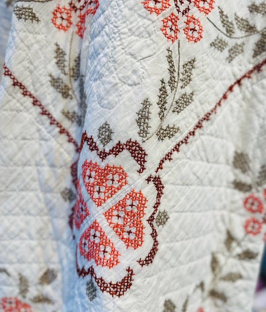 QUILT COAT WHITE WITH CROSS STITCH