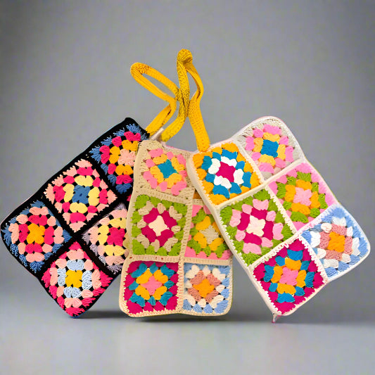 BLACK/WHITE/NATURAL GRANNY SQUARE CLUTCH